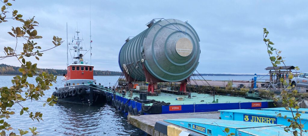 Sandinge's barge Vera.
